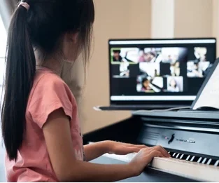 “Unlock Your Musical Potential: The Benefits of Live Online Piano & Guitar Lessons”